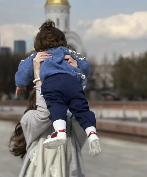 Алекса опубликовала фото с дочкой