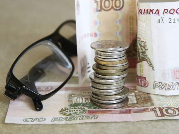 Пенсии и часть детских выплат придут раньше: в Госдуме объяснили график на май 2026 года