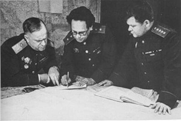 Фотобиография маршала победы Георгия Константиновича Жукова.
