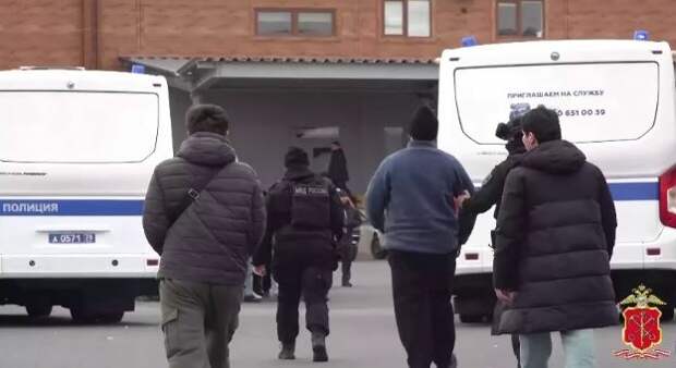 В Петербурге свыше 60 новоиспеченных россиян отправили в военкоматы после рейда