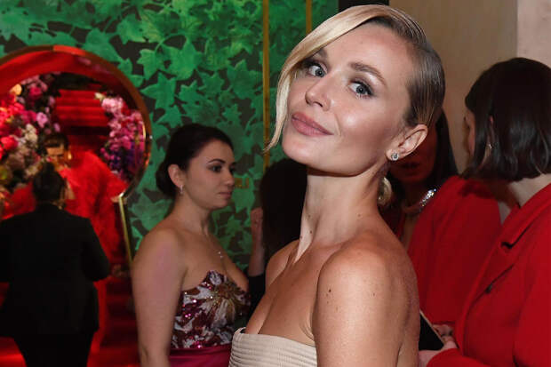 Полина Гагарина пожаловалась на внешний вид и задумалась о пластике