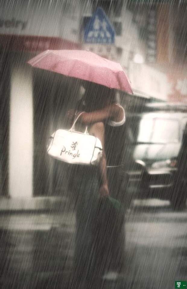 Капель стучит по крышам. Человек с зонтом под дождем. Любимые под зонтом. Девочка под зонтом. Девушка с зонтиком.