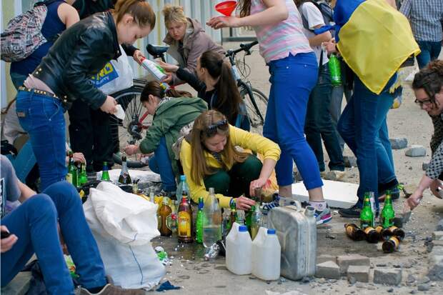 Одесса 2 мая 2014 года, разлив "коктейлей Молотова"
