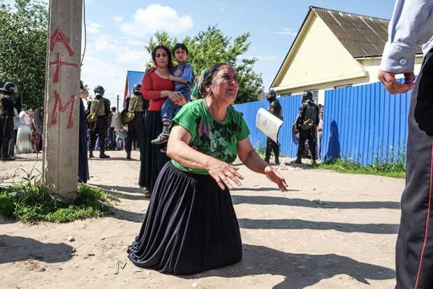 Под Тулой равняют с землей нелегальный цыганский городок