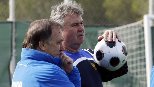 Дик АДВОКАТ и Гус ХИДДИНК - два голландских тренера сборной России. Фото Александр ФЕДОРОВ, "СЭ"