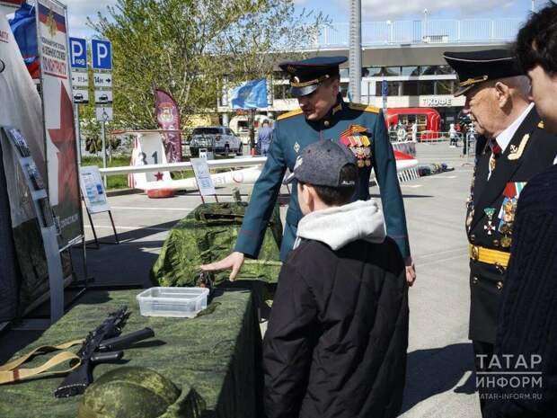 Татарстанда Җиңү парадында контракт буенча хәрби хезмәткә сайлап алу пункты ачылды