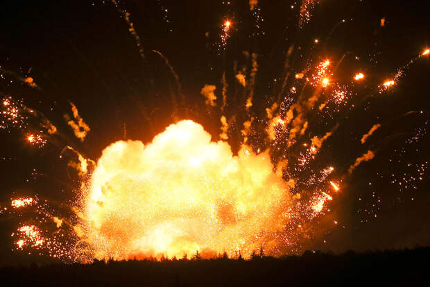 RusVesna: объект в промзоне Днепропетровска загорелся после массированной атаки