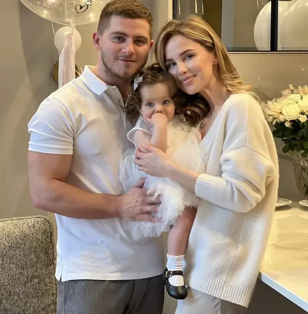 Алекса опубликовала фото с дочкой