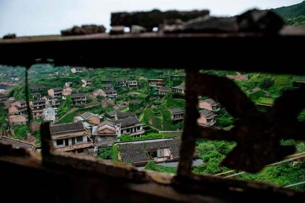 Заброшенная рыбацкая деревня в Китае, которую называют «Призрачной деревней» деревня, заброшенная деревня, интересное, китай, путешествия, удивительное, фото