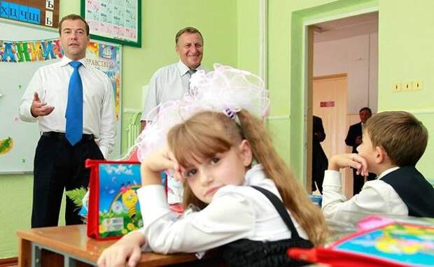 Минобрнауки отреагировало на слова Медведева о четырехдневном обучении