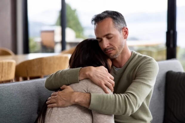 Врач Крашкина рассказала о пользе объятий для психического здоровья