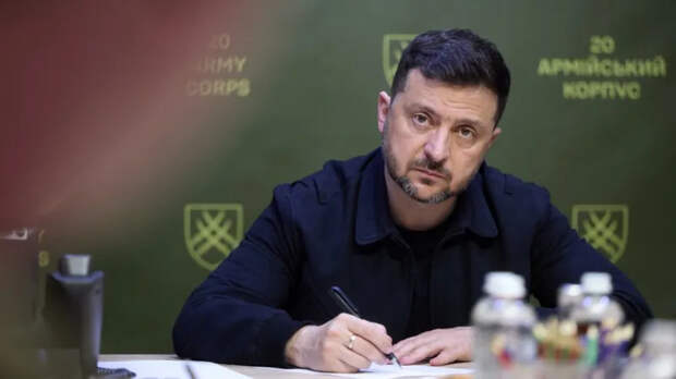 Ловко выкрутился: почему Зеленский высокомерно указом «разрешил» Парад в Москве