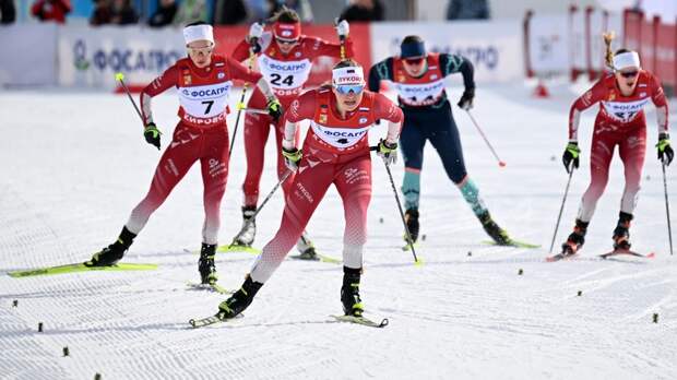 Пока Непряева сокращала отрыв от Пеклецовой: Ардашев расклеился, Терентьев проспал, а Большунов решил не напрягаться