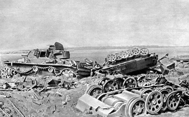 Боевая техника врага, разбитая советскими войсками в районе Смоленска (июль 1941 г.)