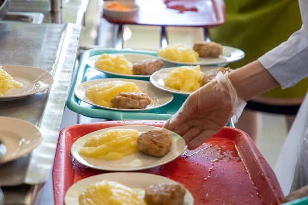 В администрации Тулы назвали фейком информацию об отравлении детей участников СВО бесплатным питанием