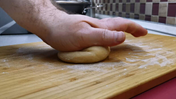 Тарелки вымакиваем насухо и съедаем до последлней капли. Мясной суп с домашней лапшой по-восточному, очень вкусно и совсем несложно