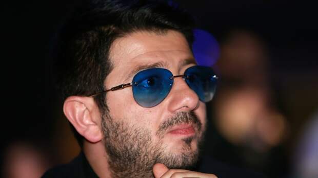 «Это часть профессии»: Галустян порассуждал о навязчивых фанатках и хейте