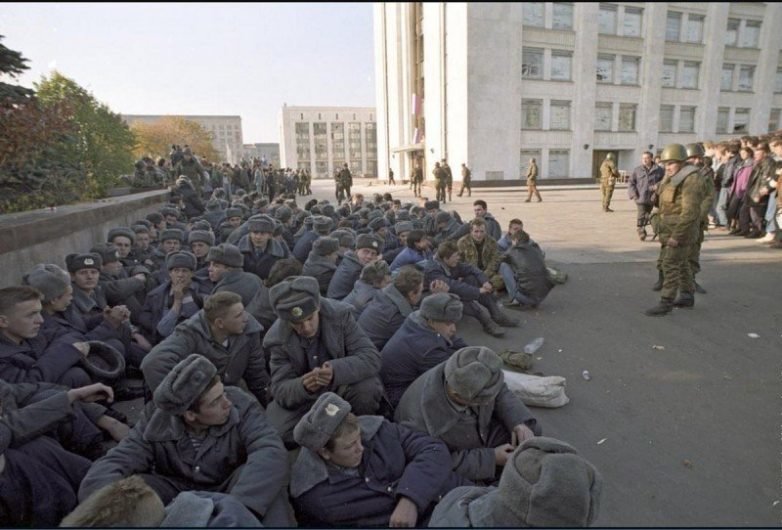 Арестованные милиционеры из охраны Верховного Совета. Москва. 4 октября 1993 года. история, факты, фото