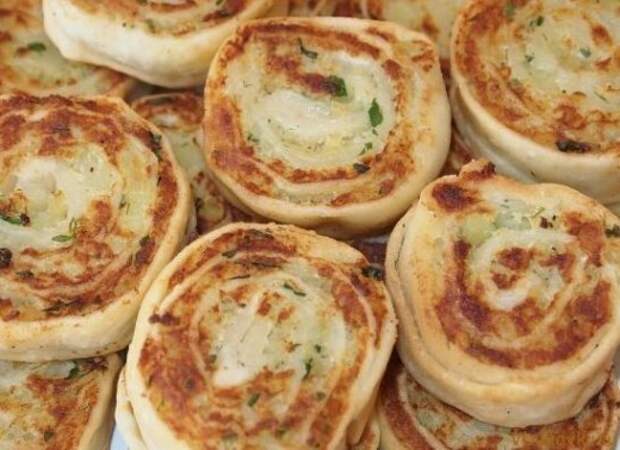 Алупатры или индийские картофельные рулеты