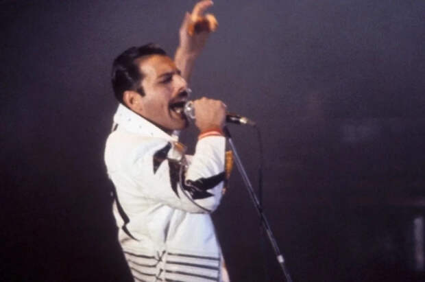 Вдовец тайной дочери Фредди Меркьюри обещал опубликовать ее фото с отцом