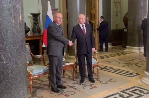 Песков объяснил, почему встреча Путина и Пашиняна прошла в закрытом формате