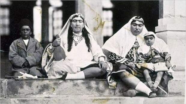 5. Справа изображена любимая жена шаха Анис аль-Долех. девушки, история, факты