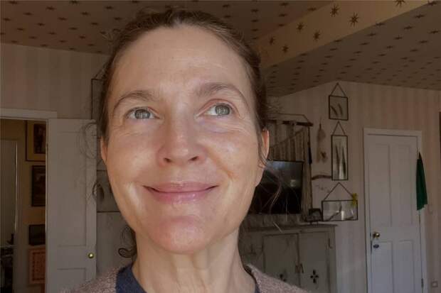 Дрю Бэрримор опубликовала фото без макияжа в преддверии 51-летия