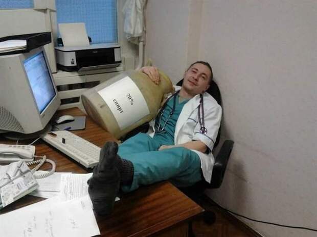 Медики веселятся на рабочем месте