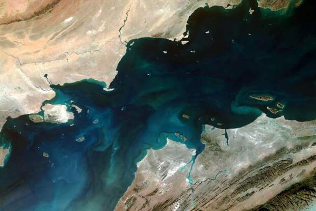 Россия не намерена извиняться за вето в Совбезе ООН по Ормузскому проливу