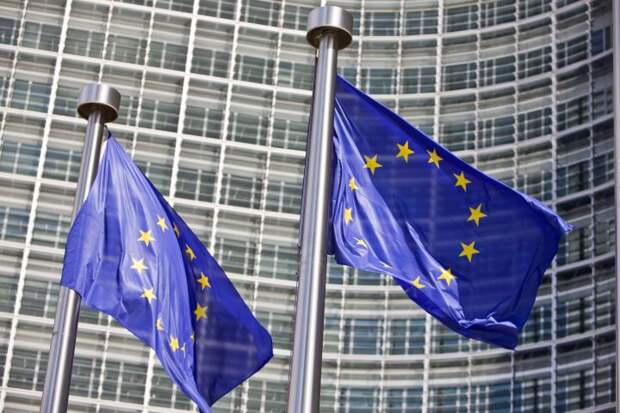 Евросоюз заморозил финансирование Сербии из-за политики судебной системы