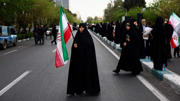 Люди вместо щита: в Иране создают «живые цепи» у стратегических объектов