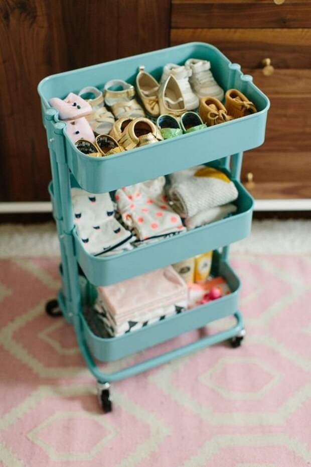 Этажерка на колесиках для обуви и вещей малыша