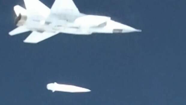 Минобороны РФ опубликовало видео пуска гиперзвуковой ракеты «Кинжал»