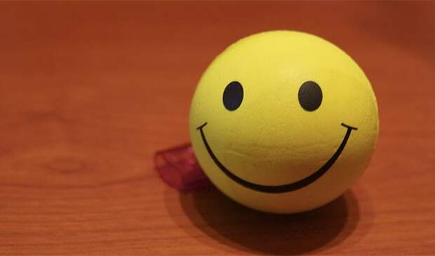 distinguish between genuine and fake smiles