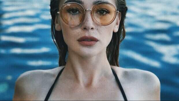 Как с вокзала: Настя Ивлеева показала, как одевалась, когда приехала в столицу