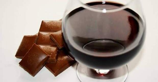 Исследование: употребление шоколада и красного вина может помочь предотвратить старение