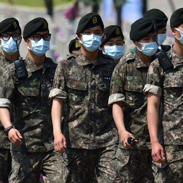 Южнокорейские военные в масках