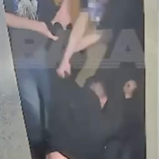 В Воронеже подростки избили и выгнали на мороз полуголого мужчину