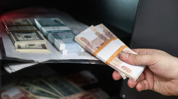 Сын предпринимателей из Петербурга отдал мошенникам сейф с 55 миллионами рублей