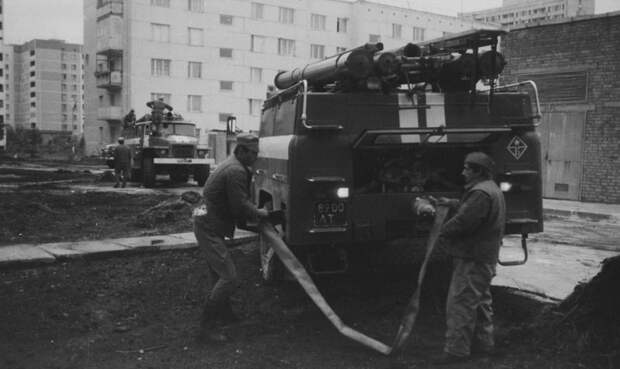 Пожарные машины на Чернобыльской АЭС катастрофа, чаэс, чернобыль