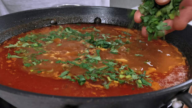 Тарелки вымакиваем насухо и съедаем до последлней капли. Мясной суп с домашней лапшой по-восточному, очень вкусно и совсем несложно