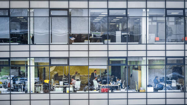 В России началась сокращенная рабочая неделя перед майскими праздниками