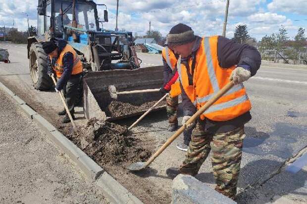 Более 3,3 тысяч кубометров песка вывезли с улиц Тамбова с начала апреля
