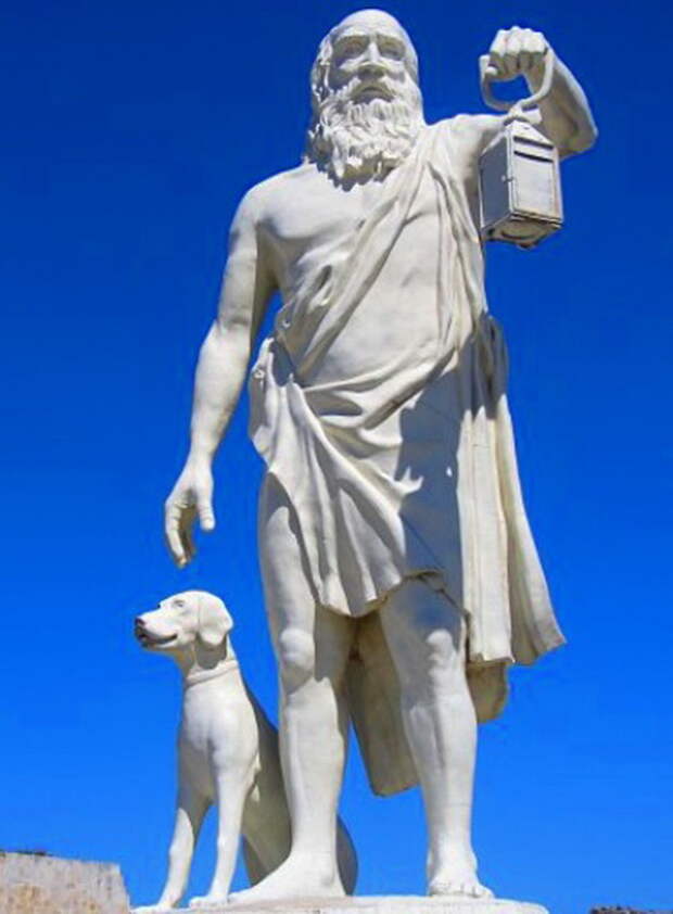 Памятник Диогену в его родном городе Синопе