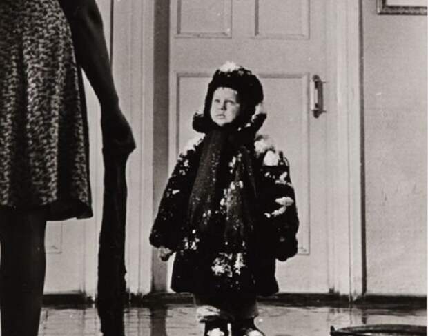 Мне, пожалуйста, один билет. В один конец.