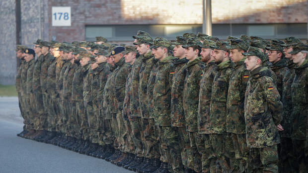 «Может обернуться принудительной мобилизацией»: как в Германии ужесточили выезд за границу для мужчин