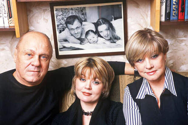 «Пусть она держится»: Владимир Долинский призвал Юлию Меньшову не падать духом после потери матери