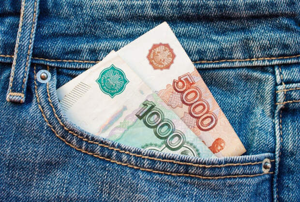 Средняя зарплата в Крыму выросла почти на тысячу рублей.