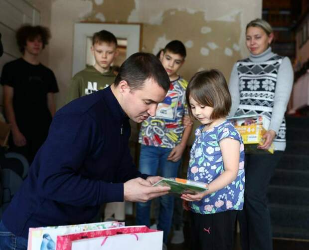 Ринат Садыйков Лисичанск һәм Рубежноеда яшәүче ике кызның хыялын чынга ашырды