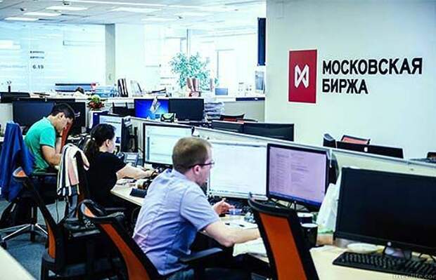 число сделок с золотом на Мосбирже выросло в июне